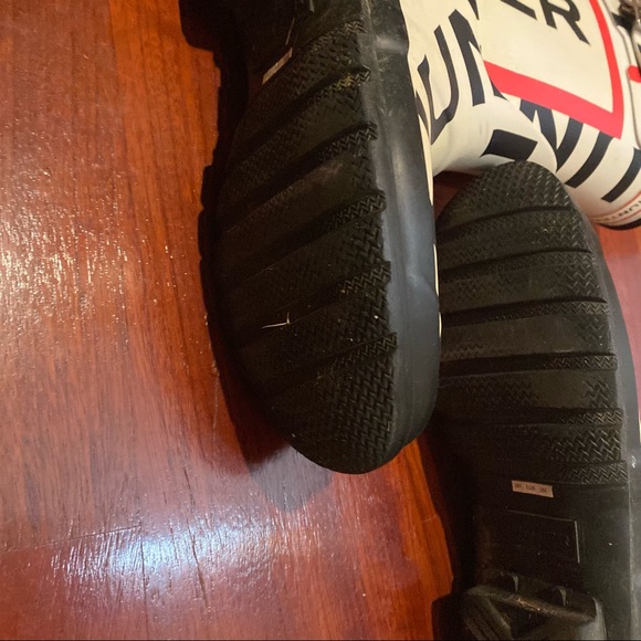 Hunter mid calf rain boots US size 8 needs to be cleaned - Picture 8 of 16